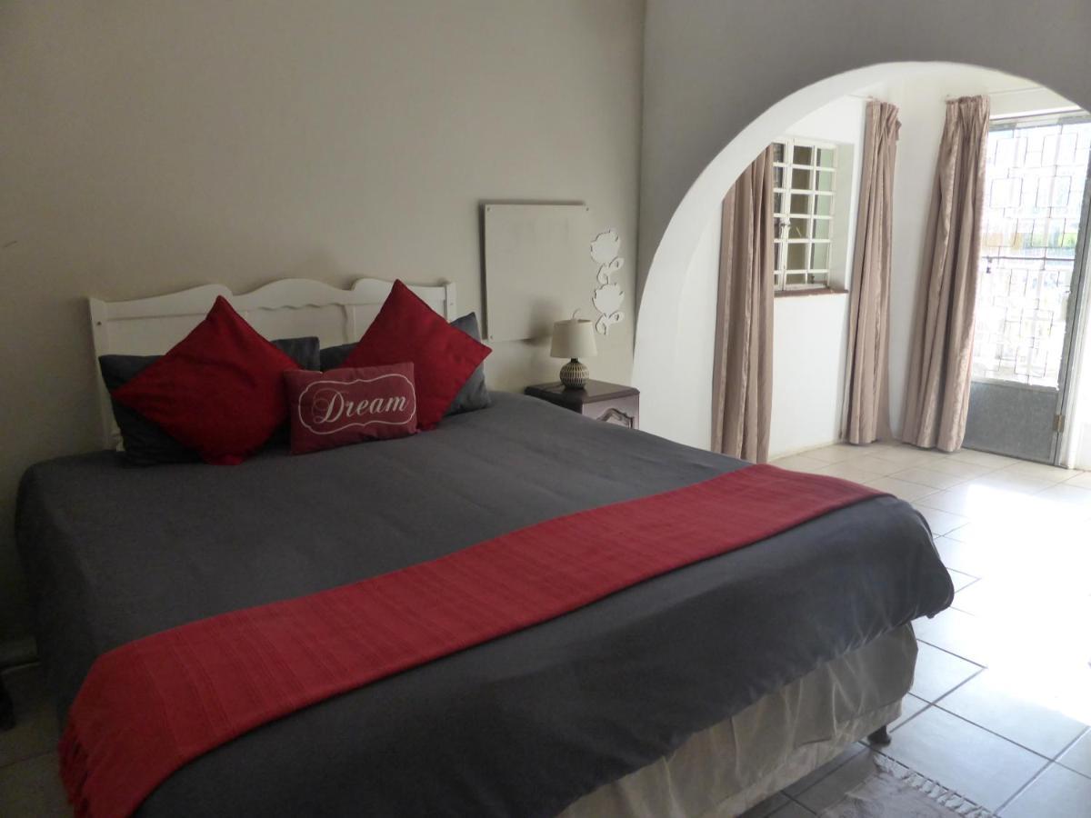 Orange Elephant Backpackers Hostel Addo Bagian luar foto