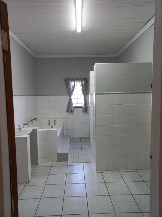 Orange Elephant Backpackers Hostel Addo Bagian luar foto