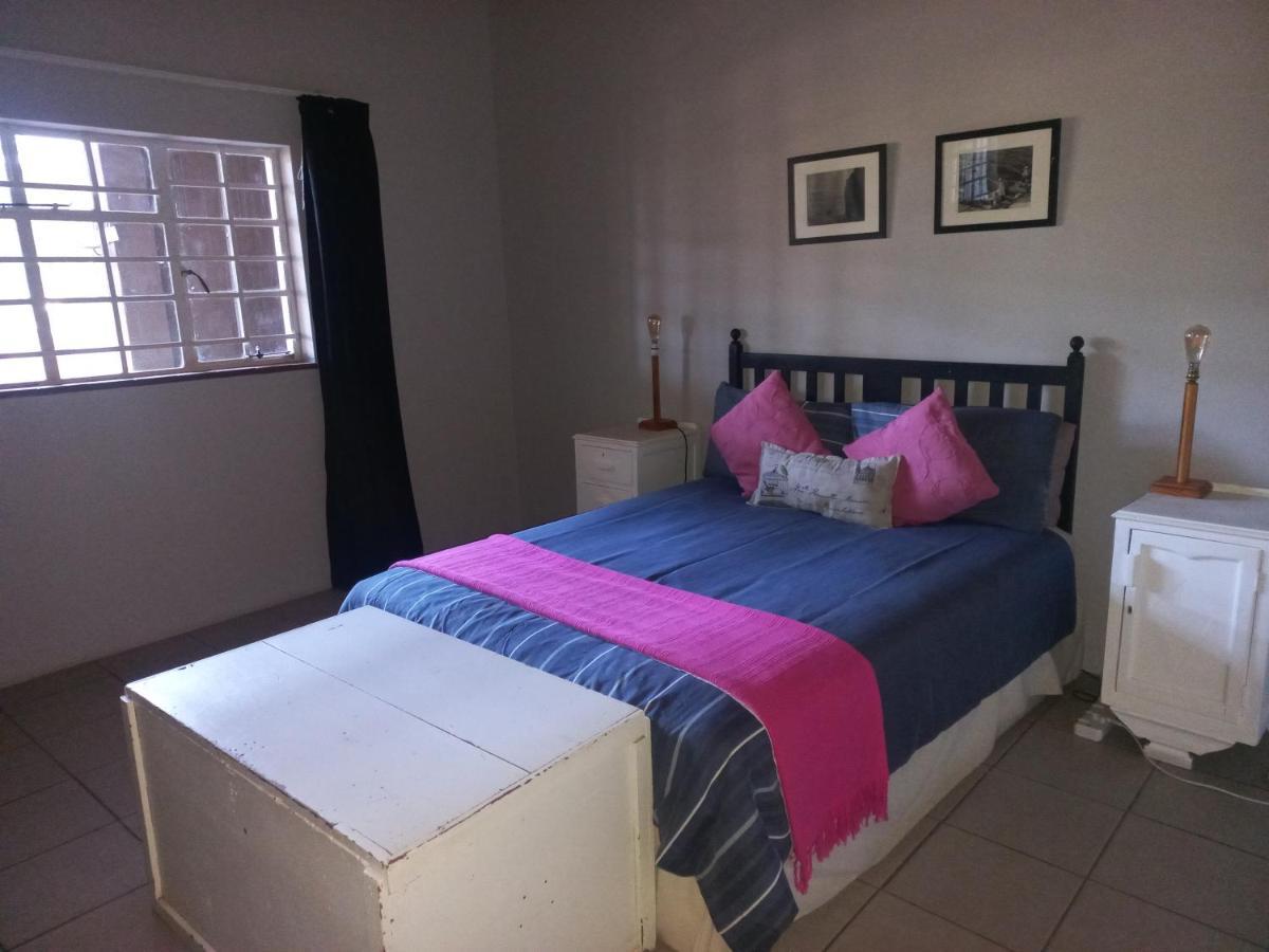 Orange Elephant Backpackers Hostel Addo Bagian luar foto