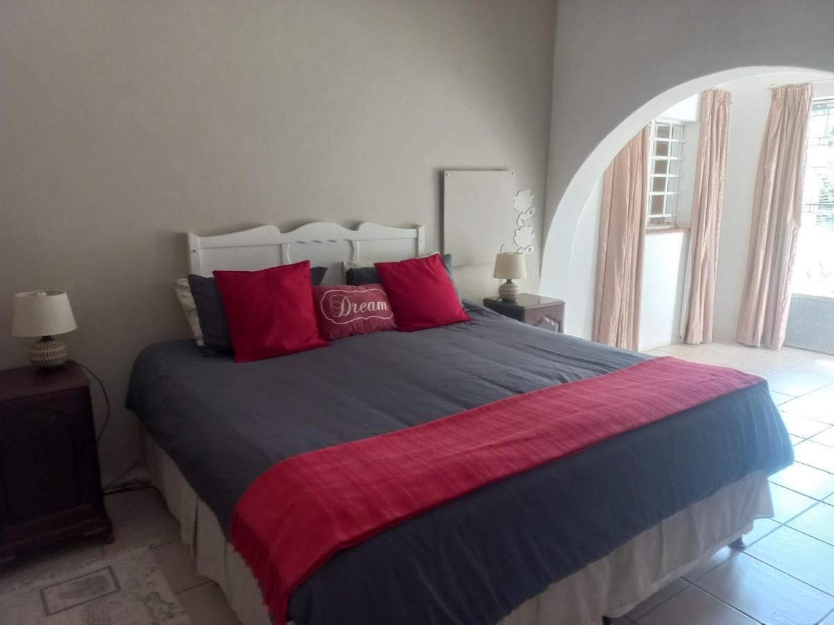 Orange Elephant Backpackers Hostel Addo Bagian luar foto